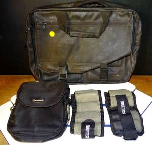 lot 110 image: ASSORTMENT OF BAGS AND ANKLE WEIGHTS