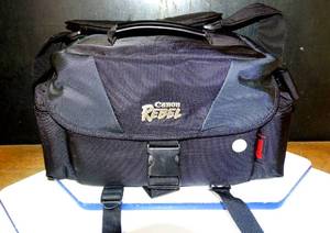 lot 143 image: LARGE CANON REBEL CAMERA BAG