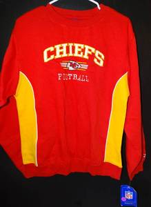 lot 192 image: NEW WTAGS - SUPERBOWL CHAMPIONS KANSAS CITY CHIEFS YOUTH PULLOVER - ALL EMBROIDERED SIZE L 14-16