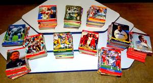 lot 213 image: LARGE ASSORTMENT OF 1990S FOOTBALL CARDS