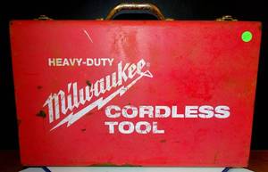 lot 217 image: Milwaukee Cordless Drill 0430-1 12V 12 Drive in Metal Case - DRILL AND 1 BATTERY ONLY (UNTESTED)