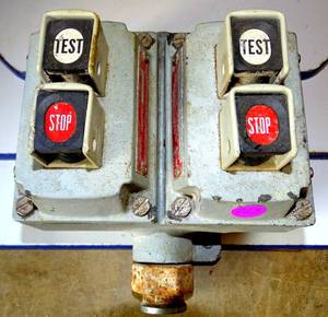 lot 223 image: HEAVY DUTY PUSH BUTTON TRANSFOMER SWITCH