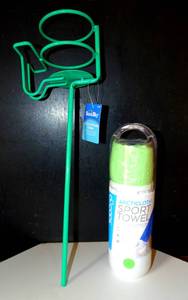 lot 247 image: NEW - PORTABLE GOLF STAKE DRINK & PHONE HOLDER AND A SET OF DISPOSABLE SPORT TOWELS