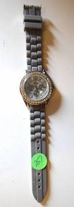 lot 251 image: NICE WORKING VIVANI JEWELED TIMEPIECE