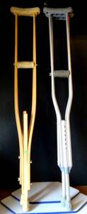 lot 265 image: 2 PAIR OF ADJUSTABLE CRUTCHES IN EXCELLENT CONDITION - 1 WOOD, 1 ALUMINUM