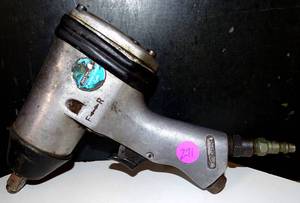 lot 271 image: MECHANICS 588DB 12 IMPACT WRENCH AIR TOOL