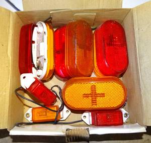 lot 322 image: ASSORTMENT OF SIDE MARKERS AS SHOWN