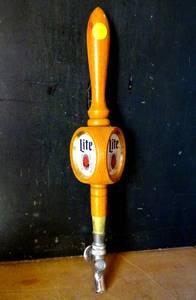 lot 333 image: AUTHENTIC WOODEN MILLER LITE BEER TAP