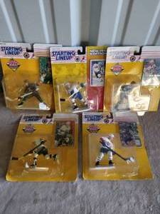 lot 32 image: Lot of 5 Hockey Starting Lineups Including Brett Hull