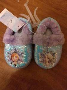 lot 47 image: Disneys Frozen Little Girls Slippers-Elsa and Anna-Size M 78