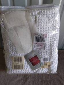 lot 98 image: J.C. Penney Twin Size Ivory Blanket--NIP
