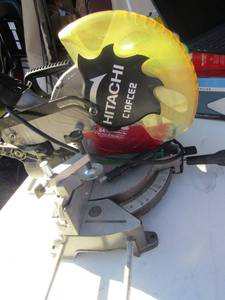 lot 1 image: Hitachi C- 10FCE2 , 10 compound miter saw, 120 volts, electric� works