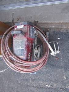 lot 4 image: 7.5 HP Titan IMPACT  440 spray rig, airless, comes with hoses, works good