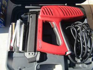 lot 10 image: Arrow Brad nail gun, 18 gauge comes in case with Brad nails assorted sizes