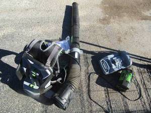 lot 25 image: E-Go Pro  565V power blower, comes with battery charger and back pack effect for easy carry, has all original paper work for operation� works good