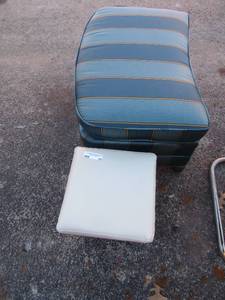 lot 58 image: Stripped rolling foot stool, small white either foot stool or make up vanity stool