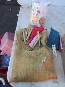 lot 64 image: Bamboo clothing pins and some vintage clothes pins
