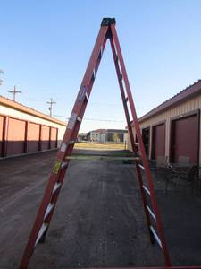 lot 89 image: Werner 10ft fiber glass ladder