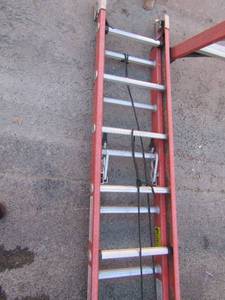 lot 90 image: Werner 24ft extension ladder, fiber glass