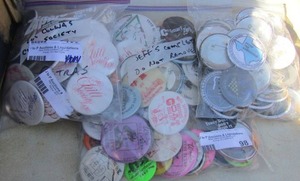 lot 98 image: 3 bags of various BBQ shirt pins