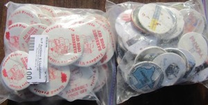lot 100 image: 2 bags of BBQ shirt pins