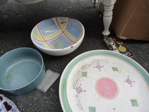 lot 113 image: Blue crate & barrel salad bowl made in indonesia,,  caleca hand painted in italy fruit bowl, large caleca platter