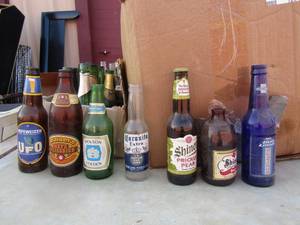 lot 125 image: large lot of empty vintage glass beer bottles from the 1900s various brands includes, Hefeweizen ufo, molson golden, maisel hefe weissbier and much more