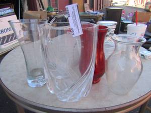 lot 181 image: Vase lot, clear glass, red glass and all good condition