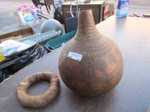lot 197 image: Kenya hallo dcor ETCHED  W ELEPHANTS   AND Wicker ring