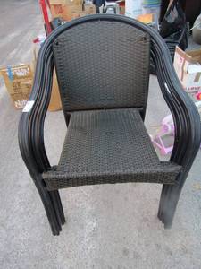 lot 198 image: 4 outdoor Arm patio wicker style chairs very nice condition