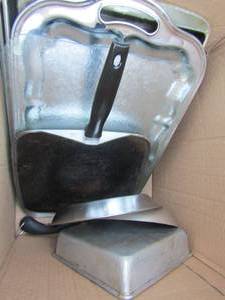 lot 203 image: Kitchen lot of baking pans, cookie sheets, bowls and cooking stove top pans