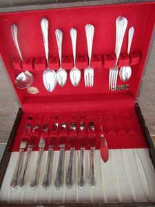lot 225 image: Tudor plate silverware set by Oneida community silversmiths 47 pieces