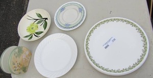 lot 239 image: Green floral napkin holder, correll plates and saucers