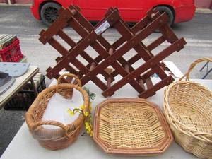 lot 260 image: Wooden wine rack, 3 wicker handled baskets