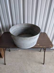 lot 44 image: Galvanized Metal Wash Tub--24 12 Diameter