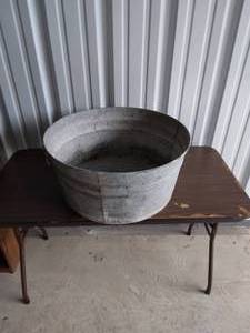 lot 46 image: Galvanized Metal Washtub--24 12 Diameter