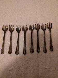 lot 29 image: Set of 8 Pastry Forks, L.R. & Co, E.P.N.S.  Made in England