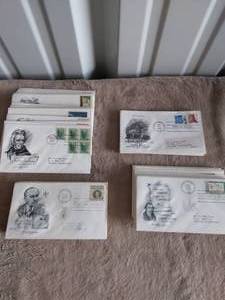 lot 76 image: 100 First Day Issue Stamp Envelopes--See Pics