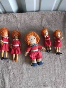 lot 77 image: Vintage 1980s Knickerbocker Annie Dolls and Hollie Hobby Doll