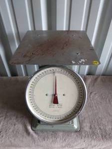 lot 83 image: Vintage Metro Equipment Corp. Countertop Food Scale-Has dent on side and missing front glass