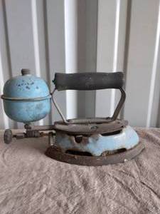 lot 86 image: Antique Steam Iron