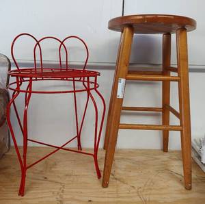 lot 9 image: WOODEN STOOL AND METAL WIRE PLANT HOLDER AS SHOWN.