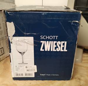 lot 14 image: SCHOTT ZWIESEL RED WINE GLASSES IN BOX AS SHOWN.
