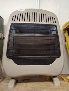 lot 17 image: GAS HEATER MODEL PF06-YJLF-B AS SHOWN.