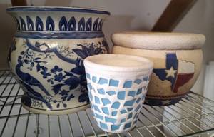 lot 55 image: ASSORTED CERAMIC POTS AS SHOWN.