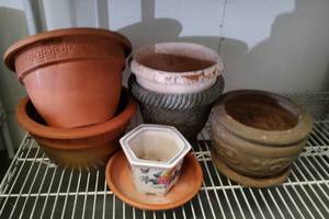 lot 71 image: ASSORTED POTS AS SHOWN.