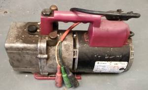 lot 103 image: ROBINAIR VACUMASTER HIGH PERFORMANCE VACUUM PUMP MODEL 5KC36HNA665X AS SHOWN.