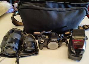 lot 108 image: MINOLTA MAXXUM 550SI CAMERA WITH QUANTARAY LENSES, MINOLTA FLASH WITH BAG AS SHOWN.