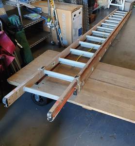 lot 141 image: WERNER ELECTRO MASTER FIBERGLASS 28FT D-RUNG EXTENSION LADDER D-6228-2 AS SHOWN. SEARCH IT UP