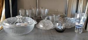 lot 153 image: GLASSWARE LOT INCLUDING WINE GLASSES, COWBOYS GLASSES AND MORE AS SHOWN.